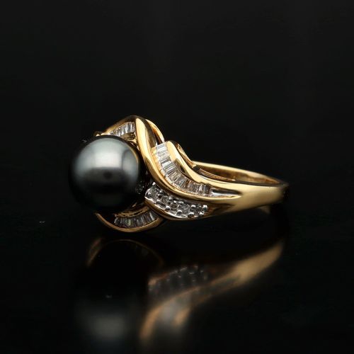 18ct Gold, Pearl, Diamond Ring image-3