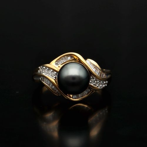 18ct Gold, Pearl, Diamond Ring image-2
