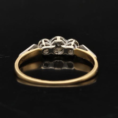18ct Gold Platinum Diamond Ring image-4