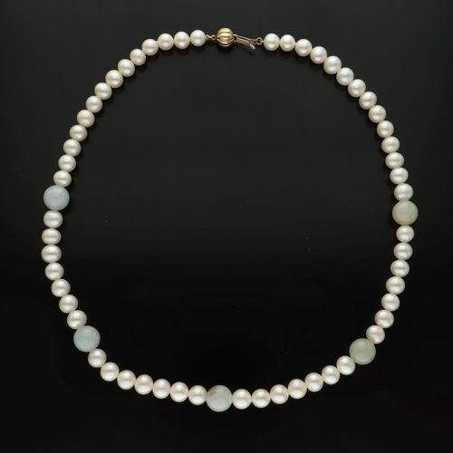 9ct Cultured Pearl and Jade Necklace image-1