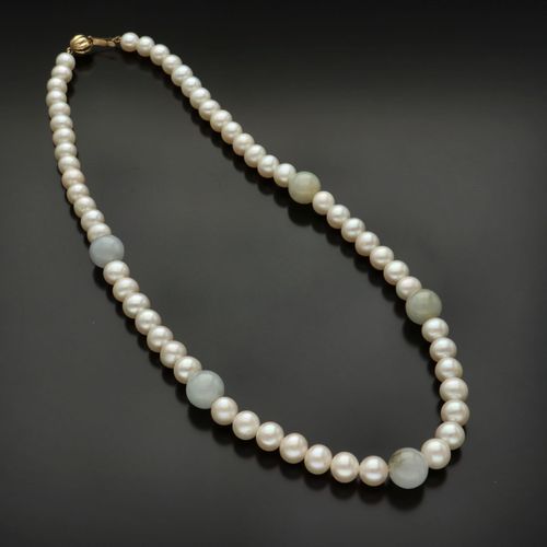 9ct Cultured Pearl and Jade Necklace image-3
