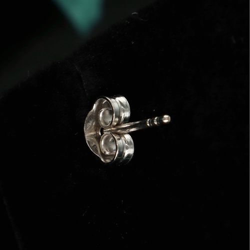 18k White Gold Diamond Stud Earrings image-6
