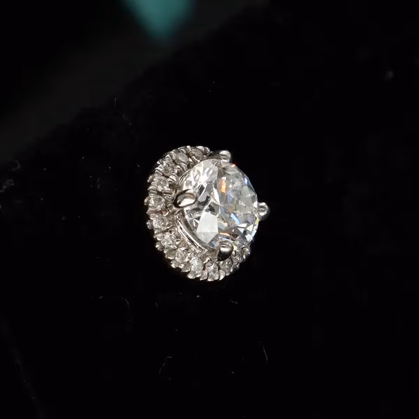 18k White Gold Diamond Stud Earrings