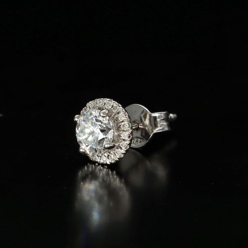 18k White Gold Diamond Stud Earrings image-3