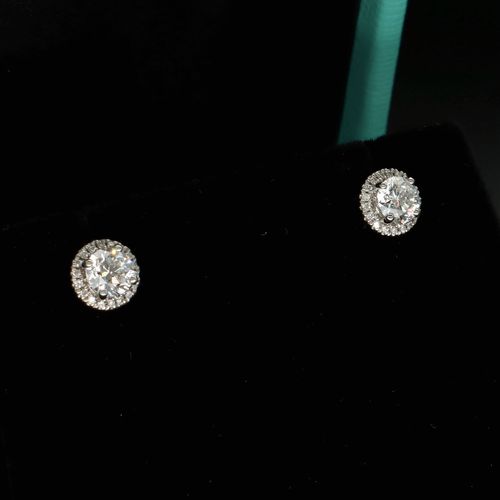 18k White Gold Diamond Stud Earrings image-1
