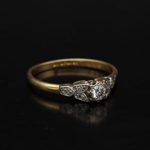 18ct Gold Diamond Ring with Diamond Set Shoulders