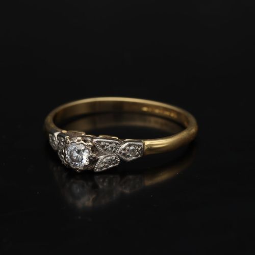 18ct Gold Diamond Ring with Diamond Set Shoulders image-3