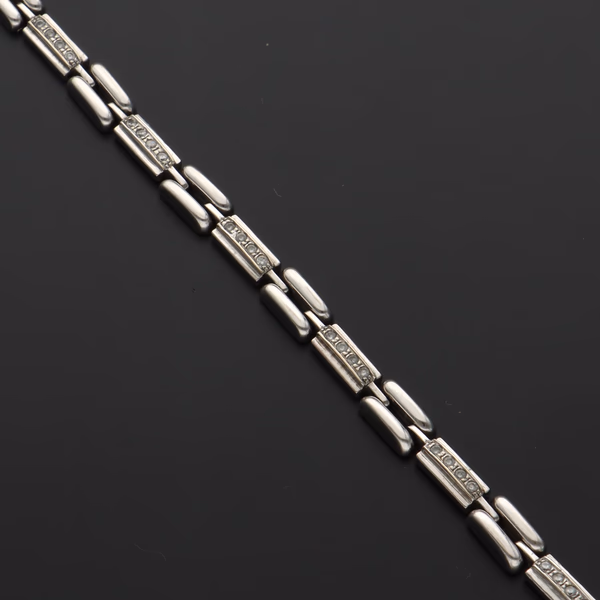 9ct White Gold Diamond Split-Shank Link Bracelet