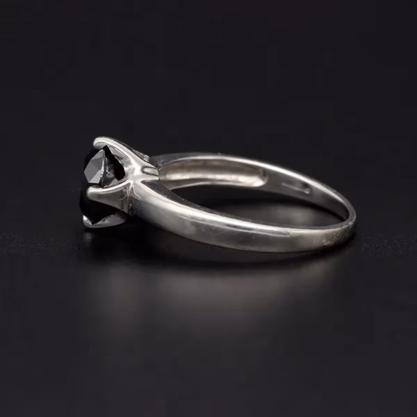 White Gold o.75ct Black Diamond Statement Ring