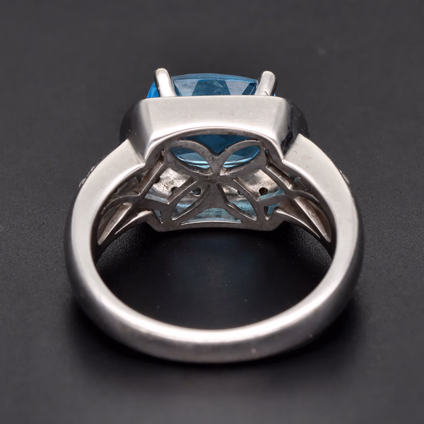 18ct White Gold Blue Topaz & Diamond Ring