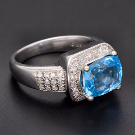 18ct White Gold Blue Topaz & Diamond Ring