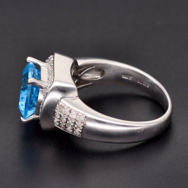 18ct White Gold Blue Topaz & Diamond Ring