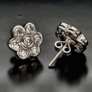 18ct White Gold Diamond Daisy Cluster Earrings