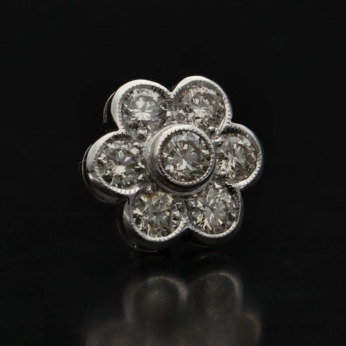 18ct White Gold Diamond Daisy Cluster Earrings image-2