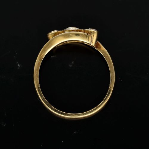 18ct Gold Three Stone Diamond Ring image-6