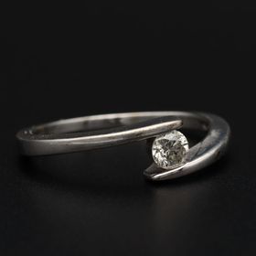 Stylish 9ct White Gold 0.25ct Diamond Ring