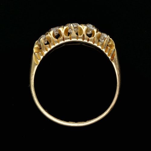 18ct Gold Diamond Ring image-6