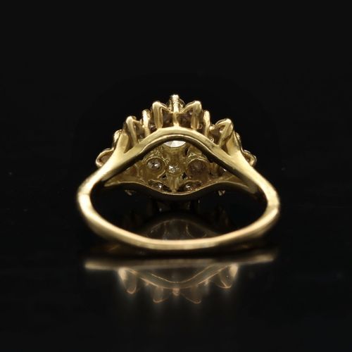 18ct Yellow Gold Diamond Cluster Ring image-5