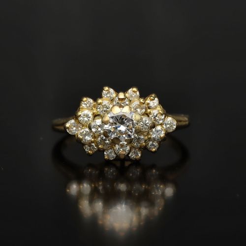 18ct Yellow Gold Diamond Cluster Ring image-2