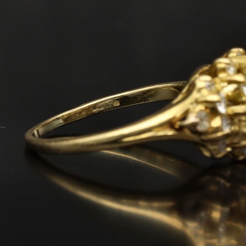 18ct Yellow Gold Diamond Cluster Ring image-6