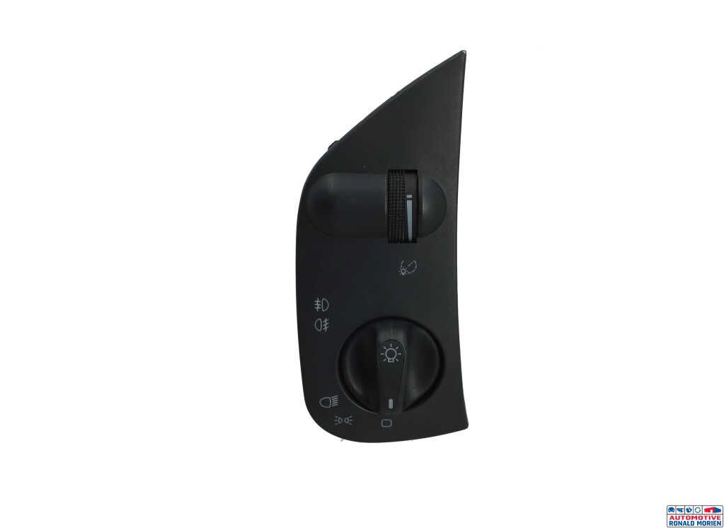 Usados Interruptor de luz Seat Ibiza II (6K1) 1.6i CLX,GLX,S,SXE Precio € 19,00 Norma de margen ofrecido por Automaterialen Ronald Morien B.V.