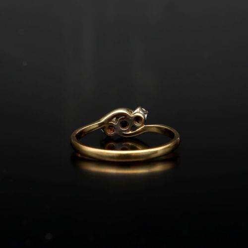 Vintage 9ct Gold Diamond Ring image-4