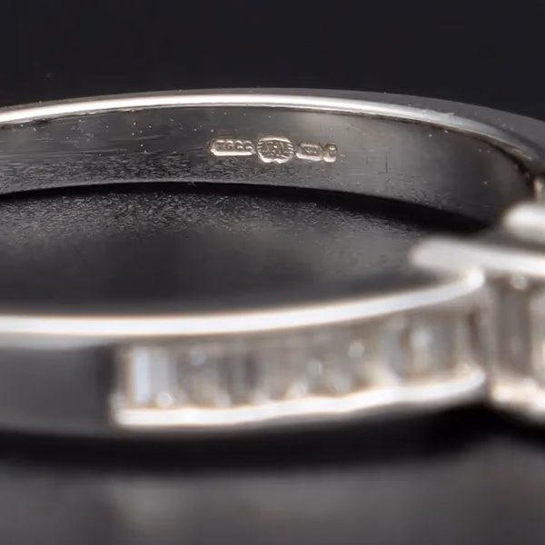 18ct Gold Vari-Cut Diamond Ring