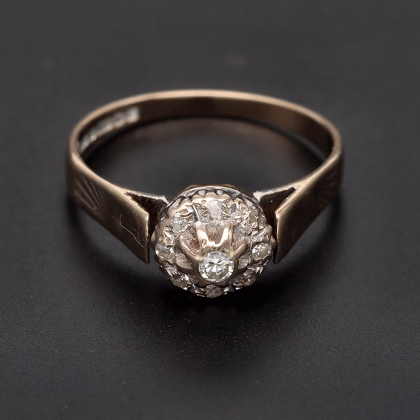18k Gold Diamond Cluster Ring