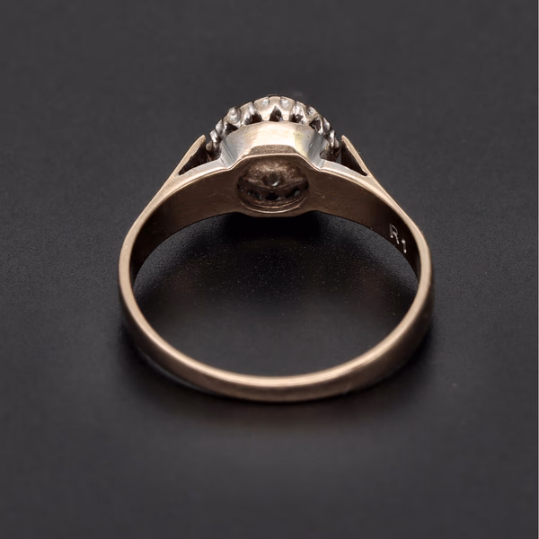 18k Gold Diamond Cluster Ring