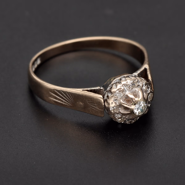 18k Gold Diamond Cluster Ring