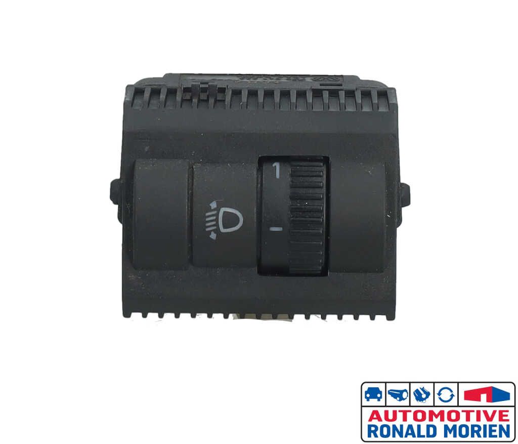Used AIH headlight switch Volkswagen Transporter T5 2.0 TDI DRF Price € 10,00 Margin scheme offered by Automaterialen Ronald Morien B.V.