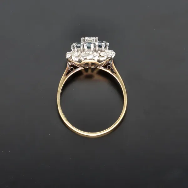 Vintage 18ct Gold Sapphire and Diamond Cluster Ring