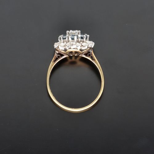 Vintage 18ct Gold Sapphire and Diamond Cluster Ring image-6