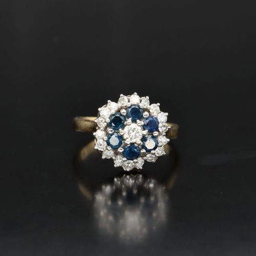 Vintage 18ct Gold Sapphire and Diamond Cluster Ring image-2