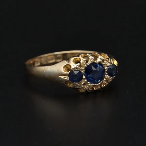 18ct Yellow Gold Sapphire Ring