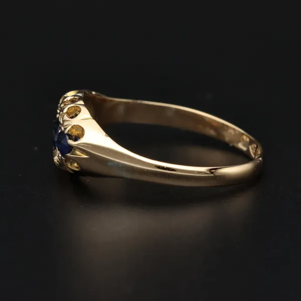 18ct Yellow Gold Sapphire Ring