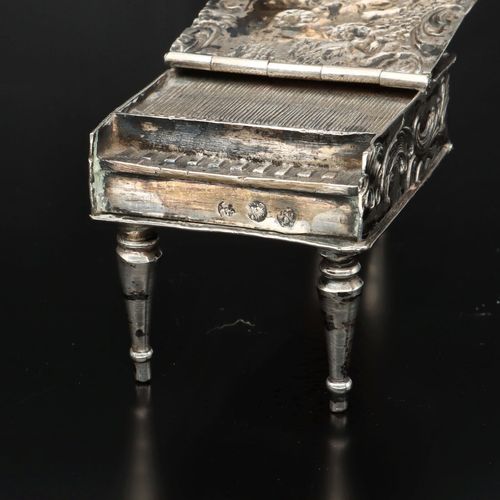 Victorian Novelty Silver Piano Vesta Case image-3