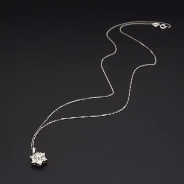 18ct White Gold Diamond Pendant