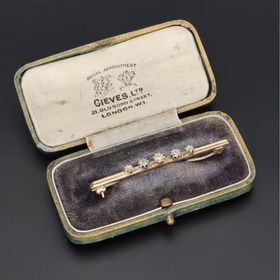 9ct Yellow Gold Diamond Bar Brooch