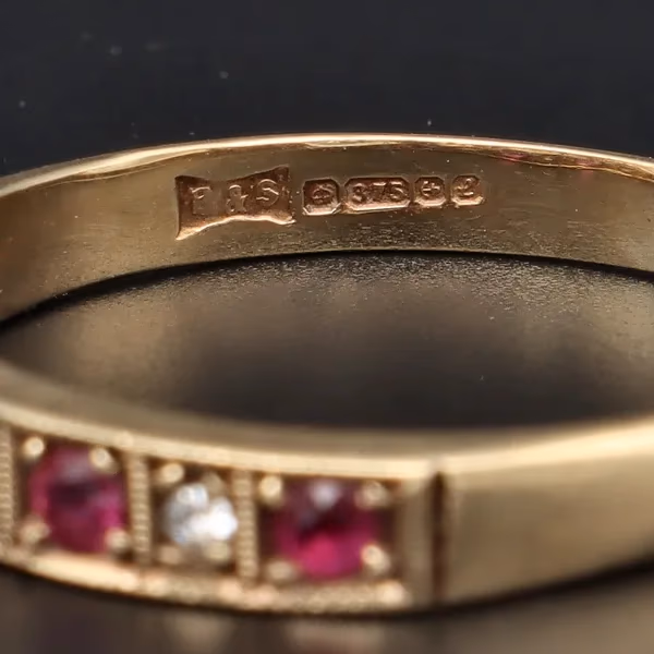 Retro Vintage Gold Ruby Diamond Ring.