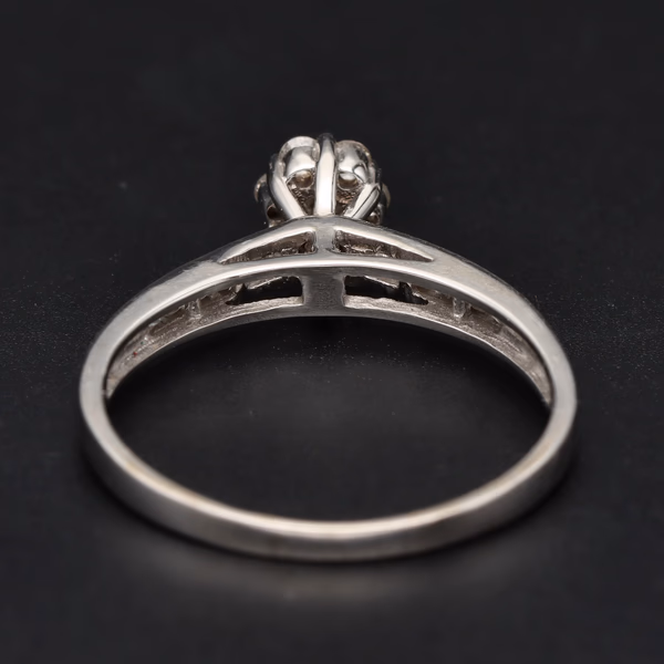 18ct White Gold Diamond Cluster Ring