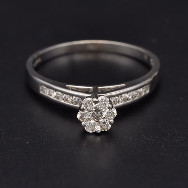 18ct White Gold Diamond Cluster Ring