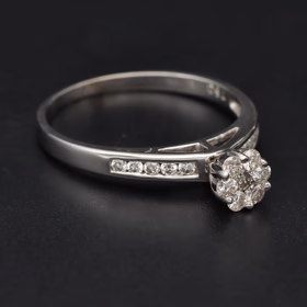 18ct White Gold Diamond Cluster Ring