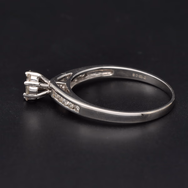 18ct White Gold Diamond Cluster Ring