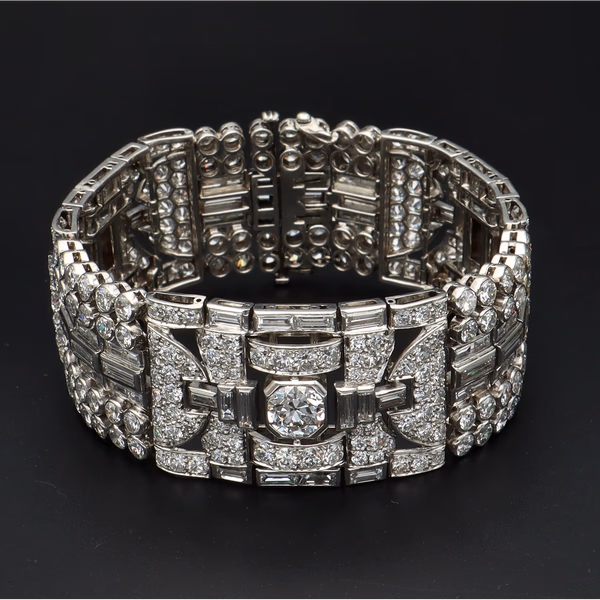 Exquisite Art Deco Platinum and Natural Diamond Bracelet