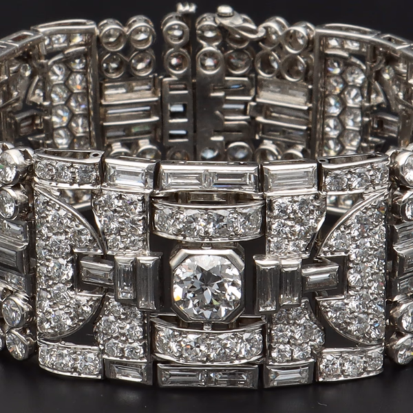 Exquisite Art Deco Platinum and Natural Diamond Bracelet
