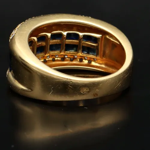 18ct Gold Sapphire and Diamond Ring image-5