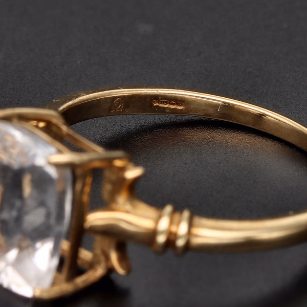 9ct Yellow Gold & 2.2ct Topaz Ring