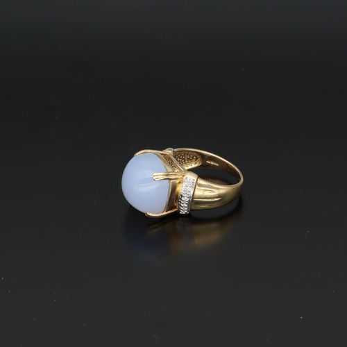 9ct Gold Diamond and Chalcedony Ring image-3