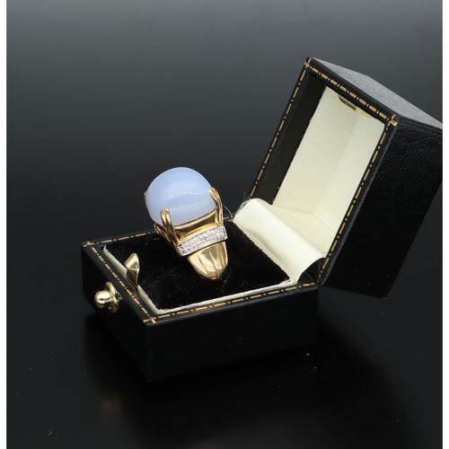 9ct Gold Diamond and Chalcedony Ring image-6